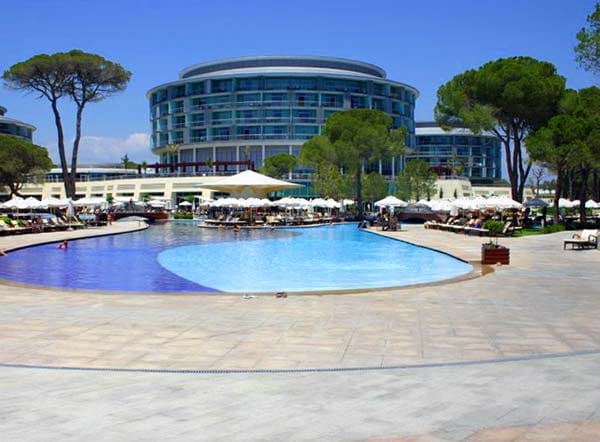 Hotel Calista Luxury Resort in Belek: Das Resort legt besonders viel Wert auf Nachhaltigkeit. Dafür wurde es als erstes türkisches Hotel mit dem „Grünen Stern“ ausgezeichnet. Es gibt sogar ein hauseigenes mikrobiologisches Labor für die Untersuchung von Lebensmitteln.