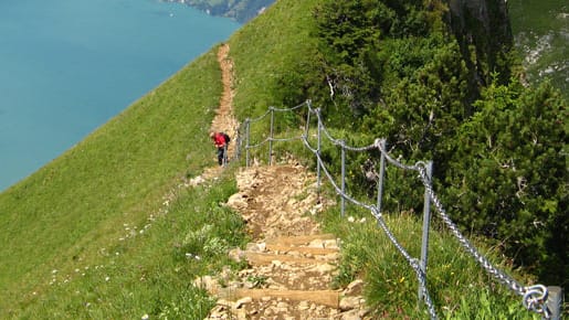 Der Gratwanderweg Stoos ist nichts für schwache Nerven.