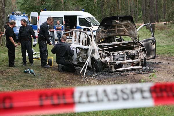 Der Mann stellt sich als Vater der Kinder heraus. Die Polizei versucht, die Geschehnisse zu rekonstruieren.