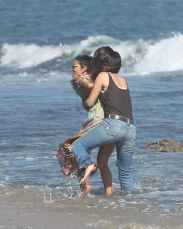 Halle Berry feiert ihren 45. Geburtstag am Strand von Malibu.