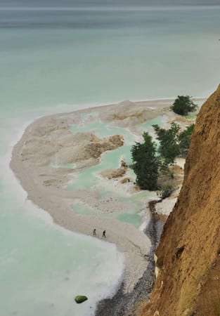 Tagelanger Dauerregen hat an der Nordküste zum größten Kreideabbruch seit 2002 geführt.