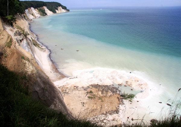 Strandspaziergänge sind derzeit gefährlich: In den nächsten Tagen muss mit weiteren Kreideabbrüchen gerechnet werden.