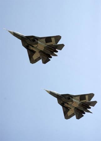 Das Jagdflugzeug wurde auf der internationalen Luftfahrtmesse MAKS in der Nähe von Moskau zum ersten Mal der breiteren Öffentlichkeit präsentiert. Das Jagdflugzeug wurde auf der internationalen Luftfahrtmesse MAKS in der Nähe von Moskau zum ersten Mal der breiteren Öffentlichkeit präsentiert.