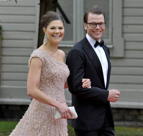 Eine strahlende Verlobte: Victoria und ihr Fitnesstrainer Daniel Westling sind seit 2001 ein glückliches Paar. 2009 verkündeten sie ihre Verlobung, 2010 wurde geheiratet.