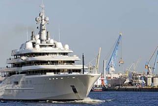 Die Luxusyacht "Eclipse" streckt sich auf fast 163 Meter