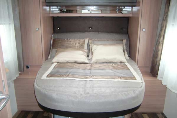 Das größte Highlight erwartet den Wohnmobilisten im Heck des Fahrzeuges: ein 1,40 Meter mal 1,92 Meter großes französisches Bett.