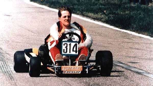 Der Start in eine einzigartige Karriere. 1987 feiert Michael Schumacher den Gewinn der Kart-Europameisterschaft.