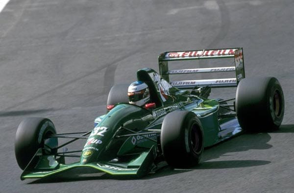 Misslungene Premiere in der Königsklasse für das Team von Eddie Jordan: Nach einem starken siebten Startplatz endet das erste Formel-1-Rennen in Spa für Schumacher im Jahr 1991 nach einem Getriebeschaden bereits nach 700 Metern.