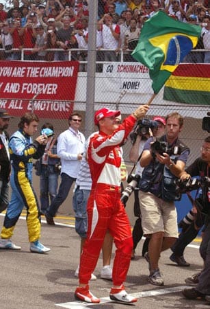 Im September 2006 beendet Schumacher monatelange Spekulationen um seine Zukunft und kündigt seinen Rücktritt zum Saisonende an.