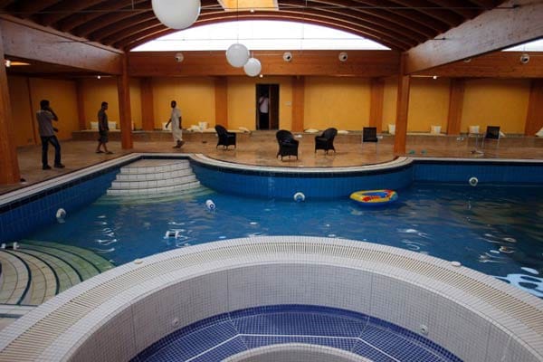 So luxuriös lebte der Gaddafi-Clan: In der Villa von Tochter Aischa gibt es eine Sauna und diese großzügige Pool-Anlage