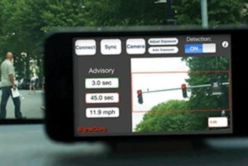 Die App Signal Guru scannt Ampeln per Kamera.