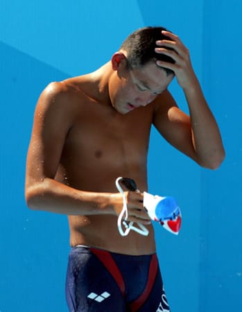 Park Tae-hwan wurde 2008 in Peking mit 18 Jahren erster südkoreanischer Olympiasieger im Schwimmen (400 Meter Freistil) und somit über Nacht zum Star. Das Debüt über die gleiche Disziplin vier Jahre zuvor war für ihn aber im wahrsten Sinne des Wortes ein Reinfall. Bei den Olympischen Spielen in Athen plumpste er noch vor dem Startschuss vom Block ins Wasserbecken.