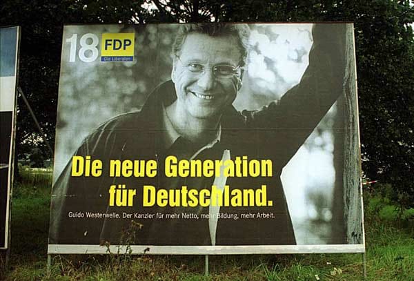 Bundestagswahl 2002: Die FDP schickt mit ihrem Parteivorsitzenden Westerwelle einen eigenen Kanzlerkandidaten in den Wahlkampf.