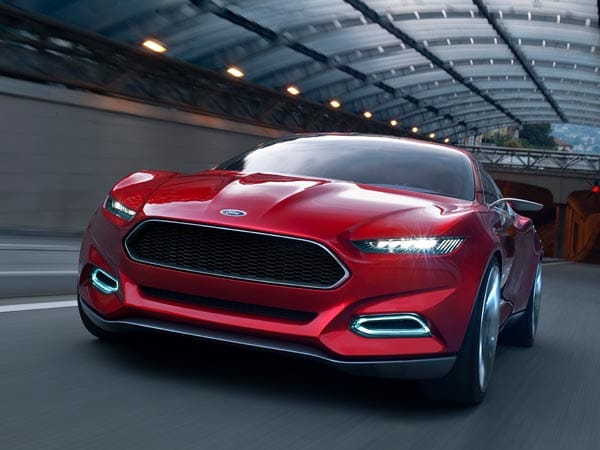 Der Evos zeigt die neue Formensprache von Ford: Neuer Trapezkühlergrill, sportlicher Look und klare Linien.