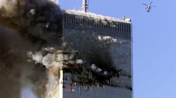 Der 11. September 2001: Um 8.46 Uhr Ortszeit schlägt in New York die erste Boeing 767 im Nordturm des World Trade Centers ein. Die Maschine mit 92 Menschen an Bord reißt ein riesiges Loch in das Gebäude.