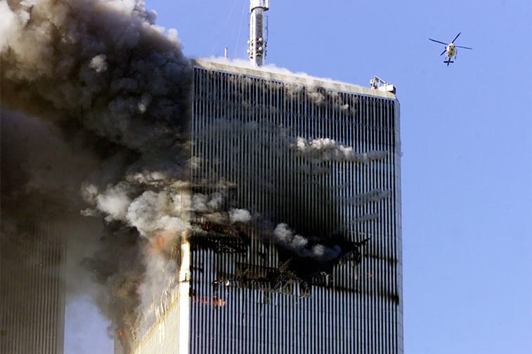 Der 11. September 2001: Um 8.46 Uhr Ortszeit schlägt in New York die erste Boeing 767 im Nordturm des World Trade Centers ein. Die Maschine mit 92 Menschen an Bord reißt ein riesiges Loch in das Gebäude.