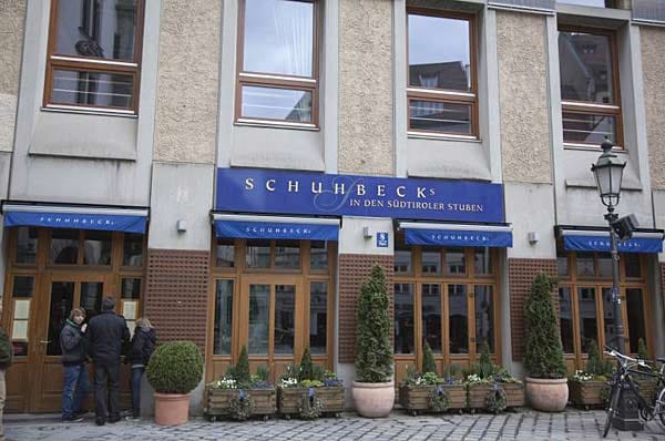 Das vielfach ausgezeichnete Restaurant von Sternekoch Alfons Schuhbeck am Münchner Platzl vereint auf seiner Speisekarte Lifestyle mit bayerischer Tradition.