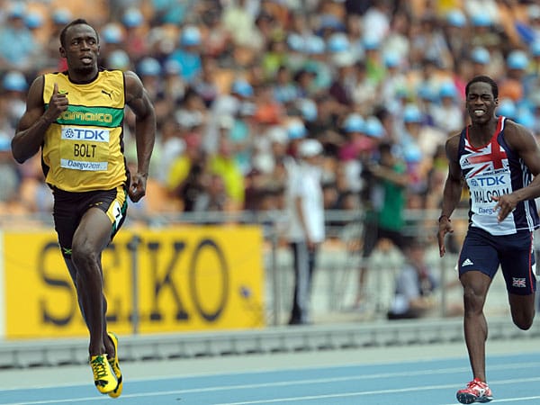 Die Lockerheit in Person: Usain Bolt zog ohne Probleme ins Finale über 200 Meter ein. Der Brite Christian Malcolm quälte sich dagegen vergeblich.