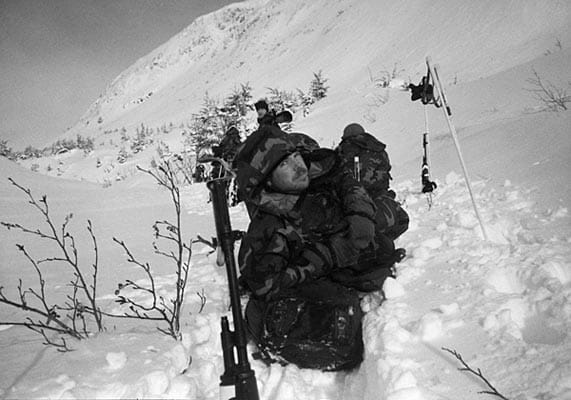 Überleben im Schnee: Wasdin bei einer Ausbildungseinheit in Alaska. Überleben im Schnee: Wasdin bei einer Ausbildungseinheit in Alaska.