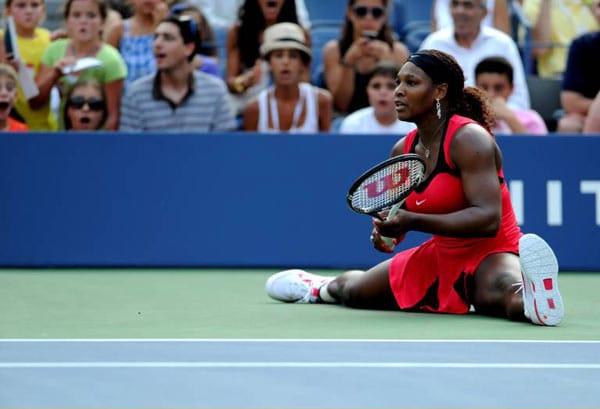 Do the splits! Eine gelenkige Serena Williams.