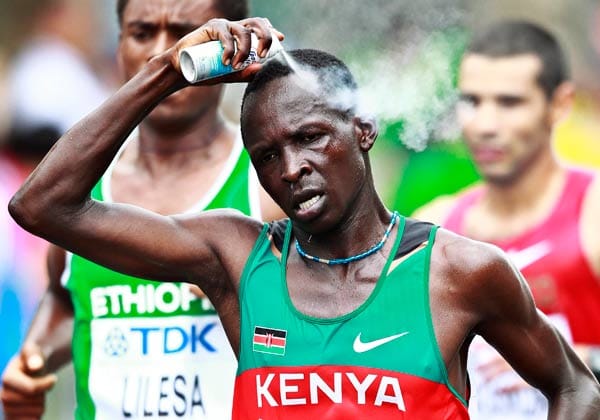 Der Kenianer Eliud Kiptanui bleibt frisch - selbst beim Marathon.