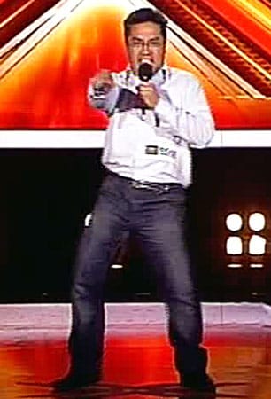 Kandidat Antonio Lozanes wurde als Karaoke-König gefeiert. Er sorgte mit den Hits "Dynamite" und "Living la Vida loca" für derart gute Stimmung, dass der ganze Saal bebte und das Publikum eine große Party feierte. Kandidat Antonio Lozanes wurde als Karaoke-König gefeiert. Er sorgte mit den Hits "Dynamite" und "Living la Vida loca" für derart gute Stimmung, dass der ganze Saal bebte und das Publikum eine große Party feierte.
