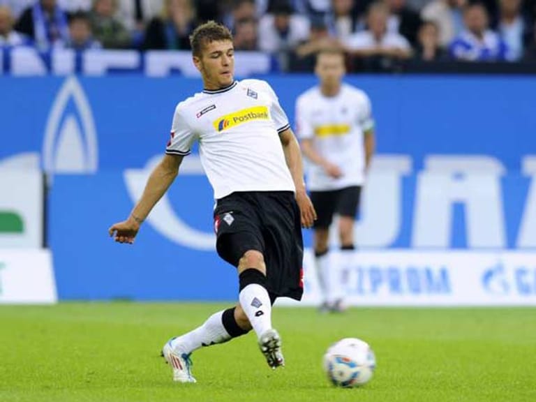 Roman Neustädter hat sich im Mittelfeld von Borussia Mönchengladbach einen Stammplatz erarbeitet. Sein Vater Peter war einst unumstrittener Abwehrchef beim FSV Mainz 05. Bei diesem Verein wurde Roman ebenfalls groß und später in der zweiten Mannschaft von seinem Vater trainiert.