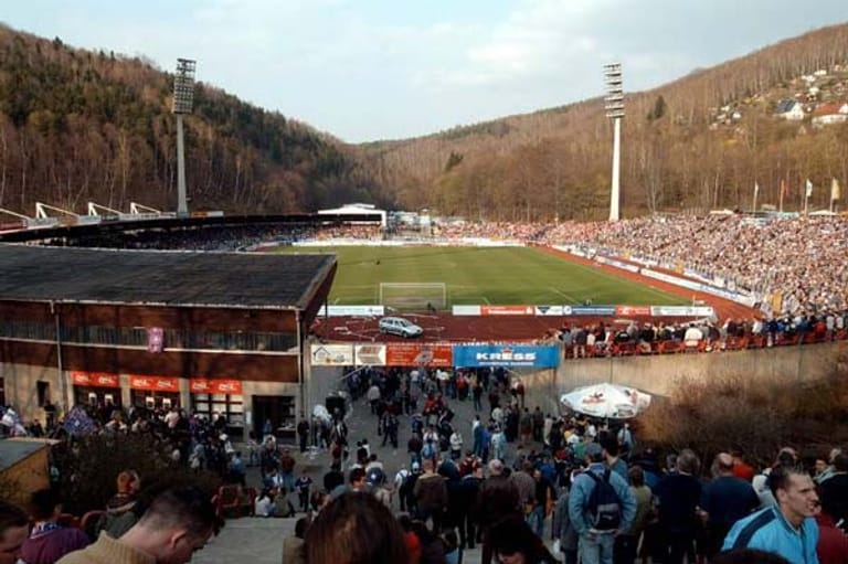 A propos Aussicht. Um diese sind auch die Fans von Erzgebirge Aue zu beneiden, wenn sie aus dem Erzgebirgsstadion schauen. Auch hier steht ein Umbau an.