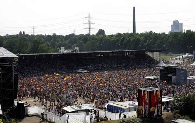 1973 zog Schalke ins Parkstadion, die Glückauf-Kampfbahn wurde verkleinert. Bis 2006 spielte da die zweite Mannschaft des S04. Während der WM 2006 gab es Public Viewing im Stadion, das inzwischen Heimstätte von Teutonia Schalke-Nord ist.
