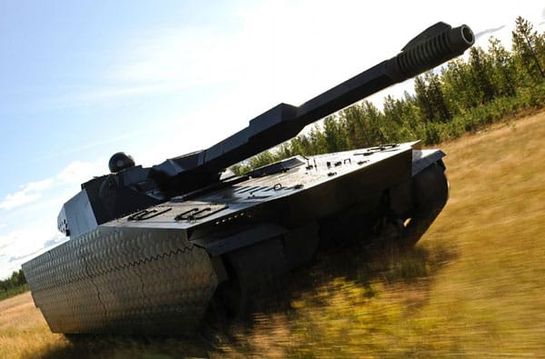 CV90-Panzer mit Tarn-Kacheln: Die Herstellerfirma BAE Systems verspricht Stealth-Eigenschaften im Infrarotbereich - und künftig auch in anderen Wellenlängen, wie etwa im Radarbereich.