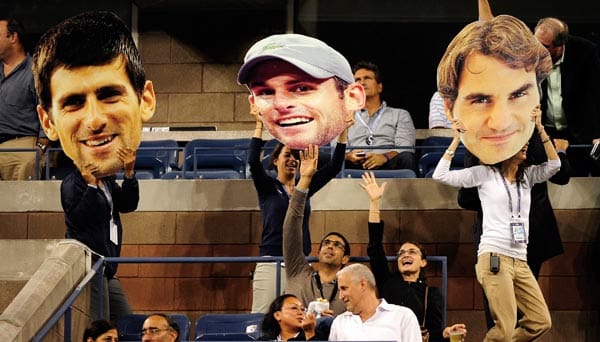Masks: Die Tennis-Superstars Djokovic, Roddick und Federer (v. li.) werden als Gesichtsmasken im Stadion herum getragen.