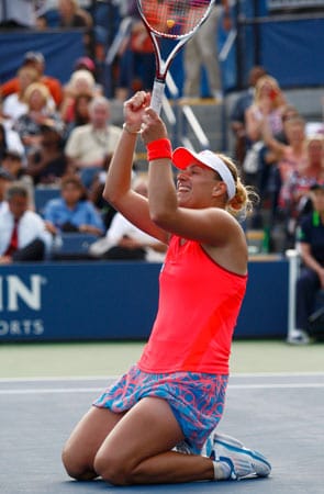 Happy! Angelique Kerber schafft die Sensation und zieht überraschend ins Halbfinale der US Open ein. Damit steht sie als erste Deutsche seit Steffi Graf 1996 in der Vorschlussrunde von New York.
