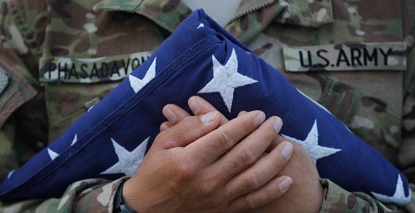 Als Reaktion auf die Terroranschläge sind die USA in Afghanistan einmarschiert. Weit mehr als 1000 US-Soldaten sind bisher bei dem Krieg am Hindukusch gestorben Als Reaktion auf die Terroranschläge sind die USA in Afghanistan einmarschiert. Weit mehr als 1000 US-Soldaten sind bisher bei dem Krieg am Hindukusch gestorben