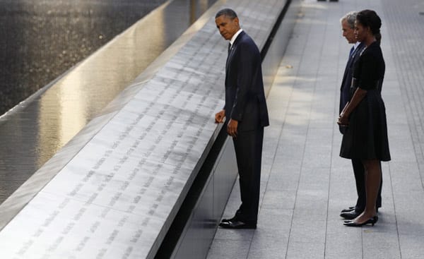 Auf dem 9/11-Memorial sind die Namen der Opfer des Anschlages auf das World Trade Center verewigt. Auf dem 9/11-Memorial sind die Namen der Opfer des Anschlages auf das World Trade Center verewigt.