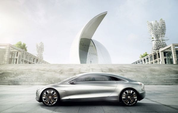 Mercedes-Benz zeigt auf der IAA 2011 das Konzeptfahrzeug Mercedes F125!. Der Wagen gibt einen Ausblick auf die S-Klasse von 2025.