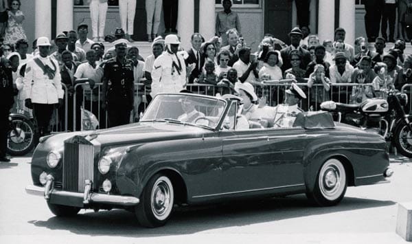 Queen Elizabeth im Rolls-Royce