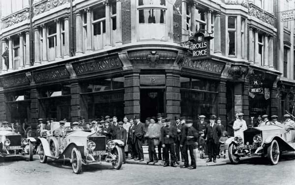 Historisch: Rolls-Royce auf den Straßen Londons