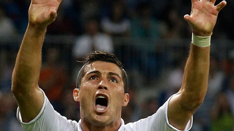 Platz zwei: Cristiano Ronaldo. Der 26-jährige Ausnahme-Techniker greift für Real Madrid gern mal nach den Sternen. Sein Marktwert: galaktische 90 Millionen Euro.