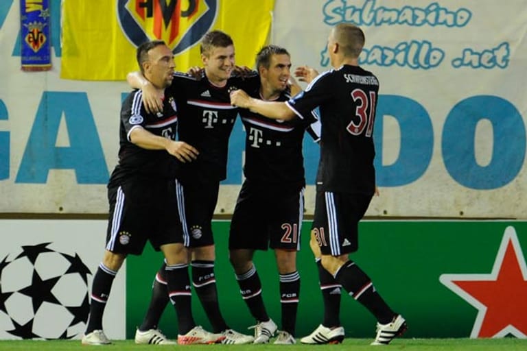 Schon nach sieben Minuten feiern die Bayern: Toni Kroos (2. v. li.) hat den deutschen Rekordmeister in Führung geschossen.