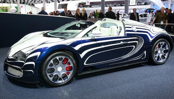 Der Bugatti Grand Sport Veyron 16.4 L'Or Blanc feiert auf der IAA seine Premiere. Er beschleunigt innerhalb von 2,5 Sekunden von null auf 100 km/h.