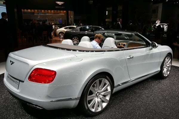 Ende 2011 sollen die ersten Modelle des Bentley-Cabrios ausgeliefert werden können.