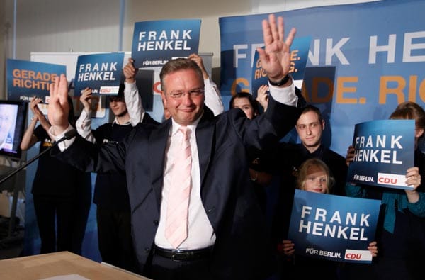 Die CDU wird zweitstärkste Kraft und verbucht einen leichten Stimmengewinn auf 23,4 Prozent. "Wir haben an Format, an Zustimmung und an Vertrauen gewonnen", freut sich Spitzenmann Frank Henkel.