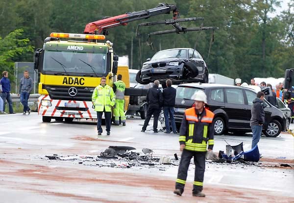 Verkehrsunfälle: Der Sachschaden dürfte nach ersten Schätzungen in sechsstelliger Höhe liegen. Verkehrsunfälle: Der Sachschaden dürfte nach ersten Schätzungen in sechsstelliger Höhe liegen.