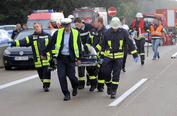 Verkehrsunfälle: Dabei wurden mehr als 35 Menschen verletzt, elf von ihnen schwer. Verkehrsunfälle: Dabei wurden mehr als 35 Menschen verletzt, elf von ihnen schwer.