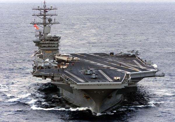 Die "USS Nimitz" ist der erste Flugzeugträger der nach ihr benannten "Nimitz"-Klasse der United States Navy. Im Mai 1975 wurde der 333 Meter lange, atomar betriebene Flugzeugträger in der Navy-Basis in Norfolk, Virginia in Dienst gestellt. Seitdem nahm er an bedeutenden Kriegseinsätzen teil; unter anderem 1991 im Golfkrieg während der Operation "Desert Storm", und 2003 als Teil der Operation "Iraqi Freedom". 2003 wurden von der "USS Nimitz" über 6.500 Kampfeinsätze geflogen.