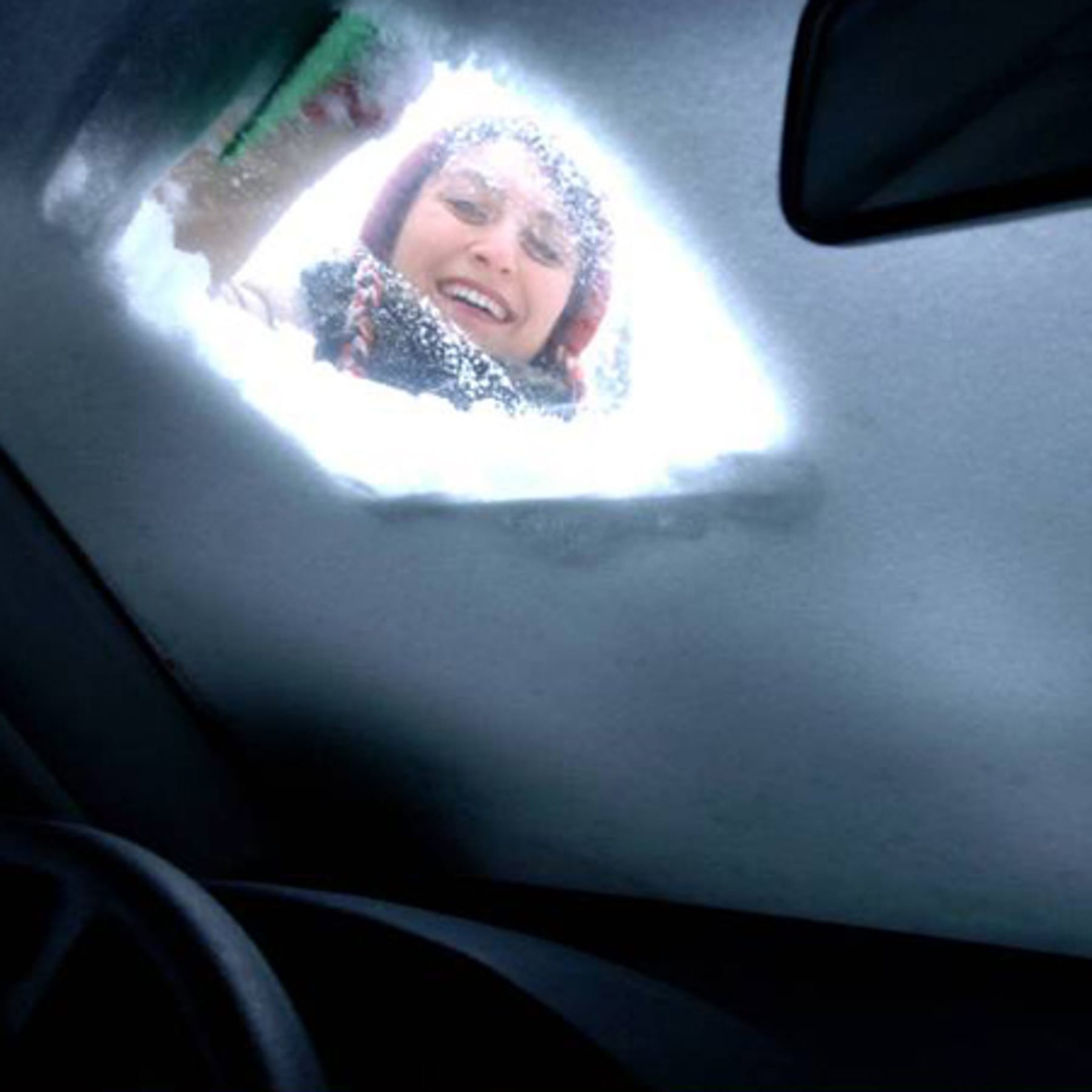 Im Schnee festgefahren: So können Sie Ihr Auto selbst befreien