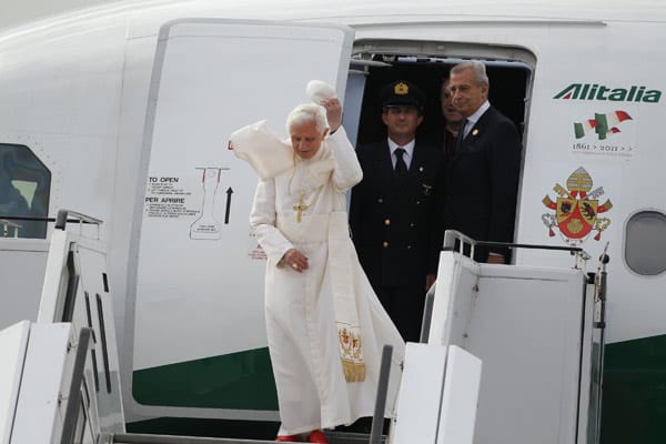 Der Pontifex kam mit einer Sondermaschine aus Rom in der deutschen Hauptstadt