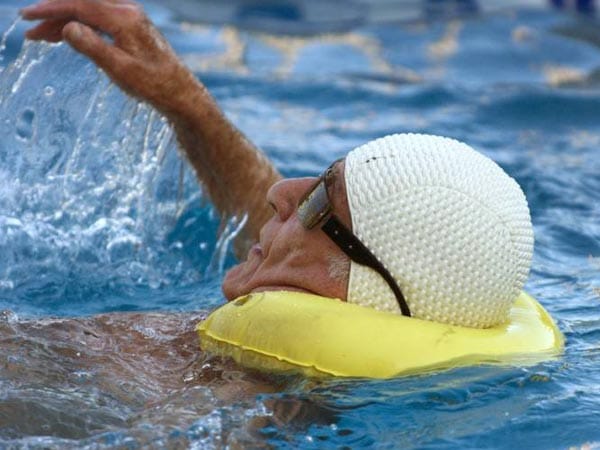 Rückenschwimmen kann schnell und einfach erlernt werden