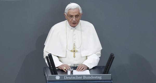 Benedikt XVI. dankt für seine Einladung in den Bundestag: "Sie anerkennen damit die Rolle, die dem Heiligen Stuhl als Partner innerhalb der Völker- und Staatengemeinschaft zukommt."