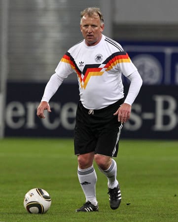 Nachdem seine Trainerkarriere in Kaiserslautern vielversprechend startete, scheiterte er später beim Zweitligisten SpVgg Unterhaching. Auch als Co-Trainer in Stuttgart hatte er kein Glück. Mittlerweile ist er DFB-Botschafter.